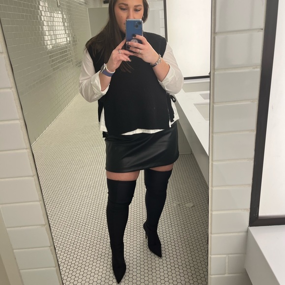 Meet your Posher! KT - Picture 3 of 11